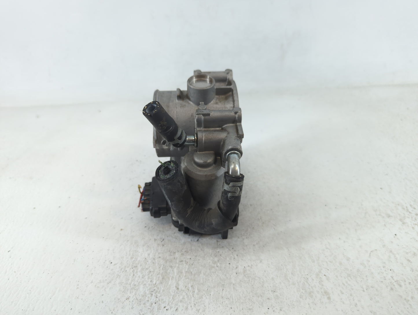 2013-2017 Mitsubishi Outlander Throttle Body P/N:57021 9415 Fits Fits 2013 2014 2015 2016 2017 OEM Used Auto Parts - Oemused