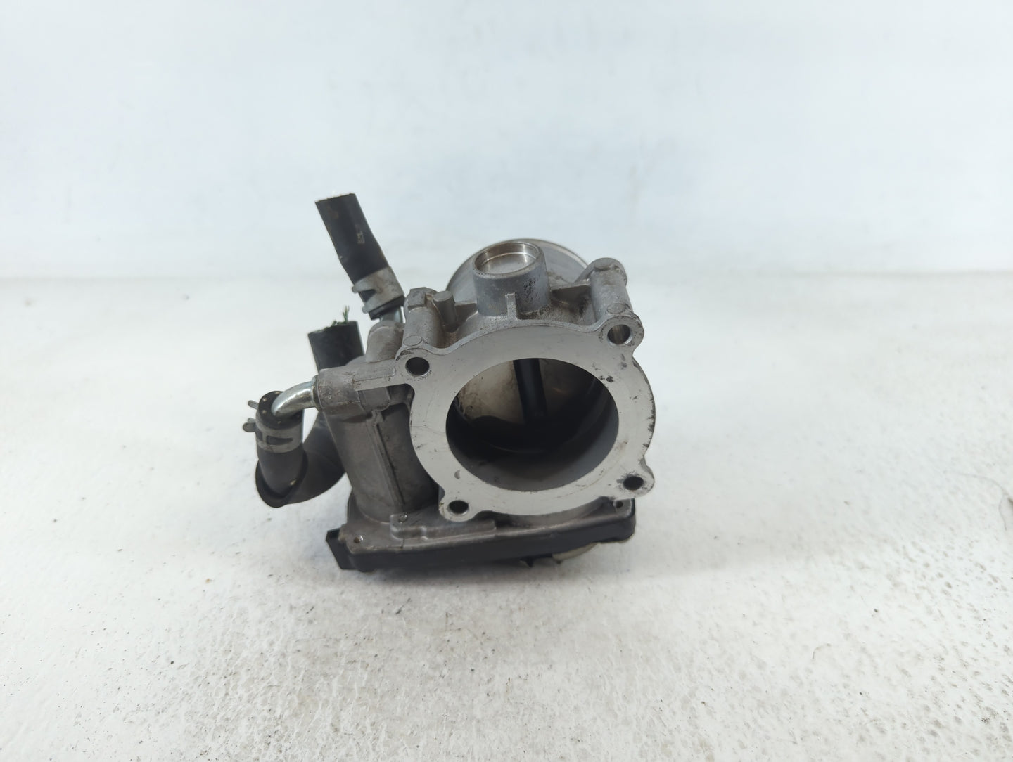 2013-2017 Mitsubishi Outlander Throttle Body P/N:57021 9415 Fits Fits 2013 2014 2015 2016 2017 OEM Used Auto Parts - Oemused