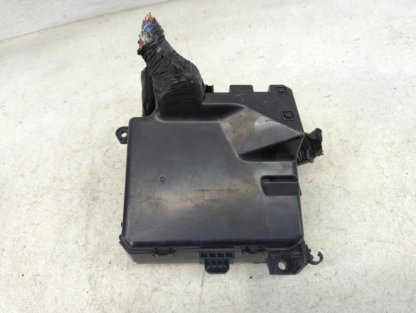 2012-2017 Mitsubishi Outlander Sport Fusebox Fuse Box Panel Relay Module P/N:MR301978 CB1aPF-12V Fits OEM Used Auto Parts - 