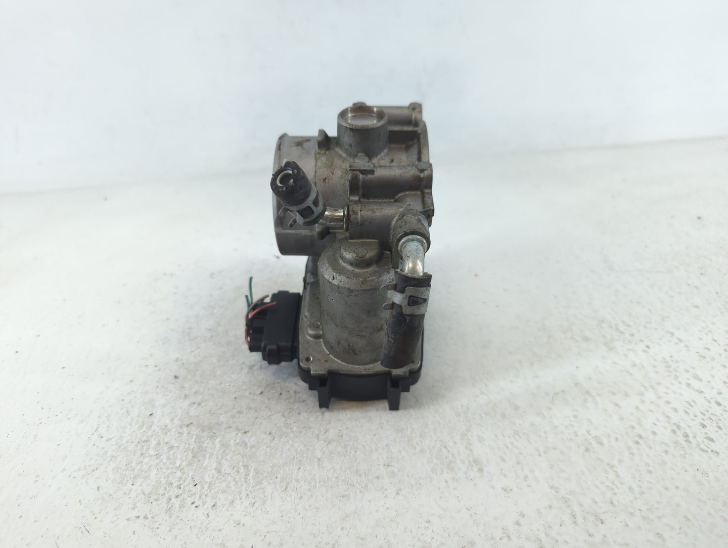 2013-2017 Mitsubishi Outlander Sport Throttle Body P/N:57021 Fits Fits 2013 2014 2015 2016 2017 OEM Used Auto Parts - Oemuse