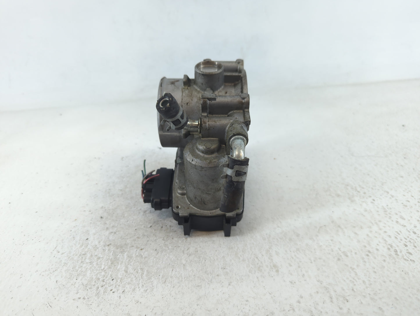 2013-2017 Mitsubishi Outlander Sport Throttle Body P/N:57021 Fits Fits 2013 2014 2015 2016 2017 OEM Used Auto Parts - Oemuse