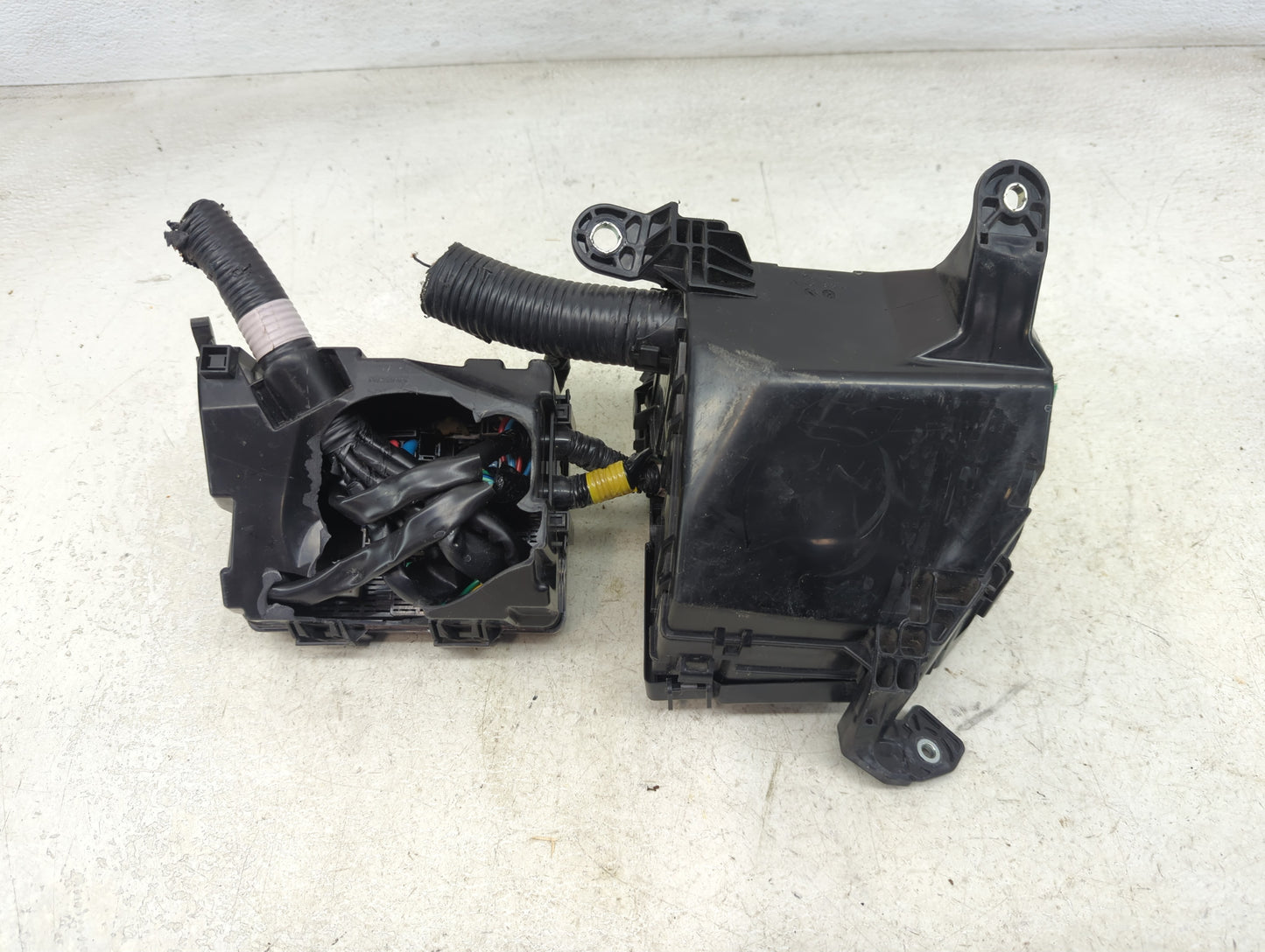 2019-2022 Nissan Altima Fusebox Fuse Box Panel Relay Module Fits Fits 2019 2020 2021 2022 OEM Used Auto Parts - Oemusedautop