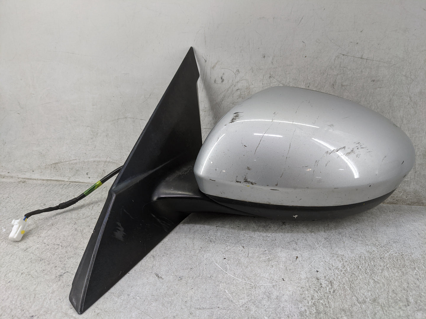 2019 Nissan Altima Driver Side View Mirror - Left Door Mirror OEM Used - Oemusedautoparts1.com