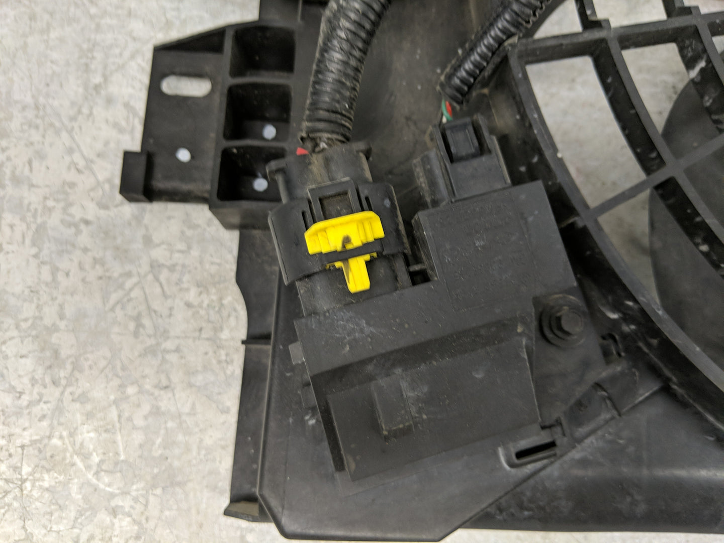 2018-2021 Nissan Kicks Electric Radiator Cooling Fan Motor Assembly P/N:21481-5RB0B Fits Fits 2018 2019 2020 2021 OEM Used A