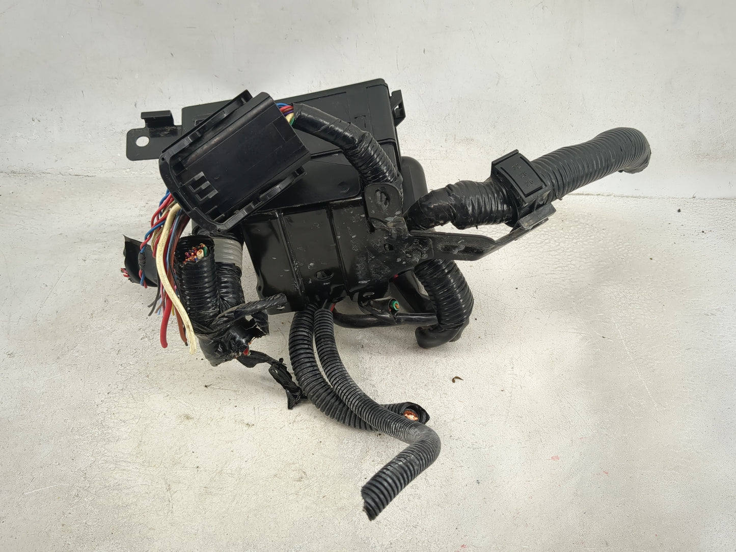 2018-2021 Nissan Kicks Fusebox Fuse Box Panel Relay Module P/N:284B75RL0A Fits Fits 2018 2019 2020 2021 OEM Used Auto Parts 