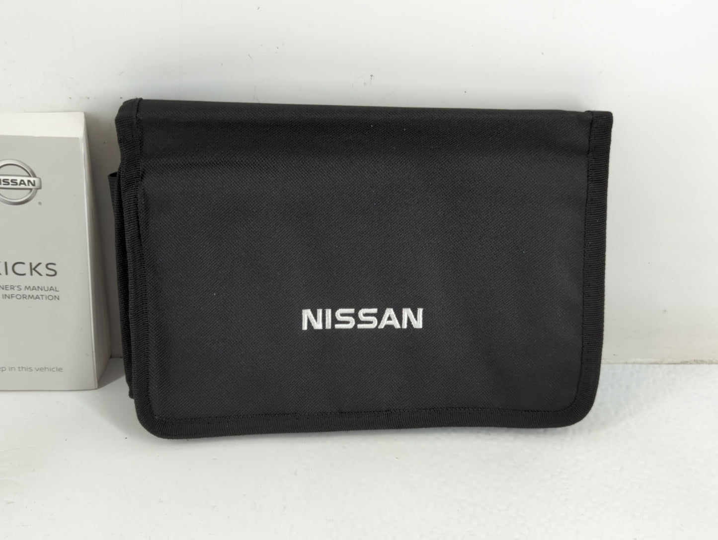 2019 Nissan Kicks Owners Manual Book Guide P/N:OM19EM 0P15U1 OEM Used Auto Parts - Oemusedautoparts1.com
