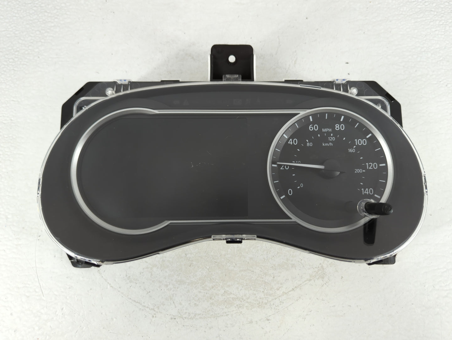 2018-2019 Nissan Kicks Instrument Cluster Speedometer Gauges P/N:9918 12YU 0 24810 5RL0B Fits Fits 2018 2019 OEM Used Auto P