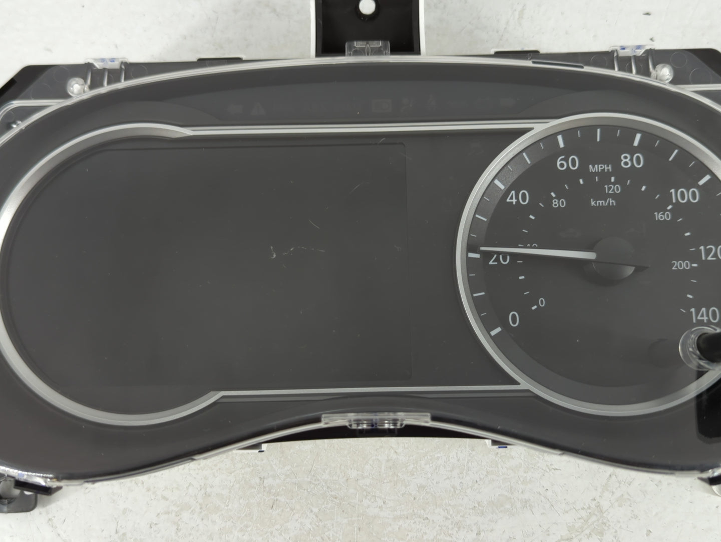 2018-2019 Nissan Kicks Instrument Cluster Speedometer Gauges P/N:9918 12YU 0 24810 5RL0B Fits Fits 2018 2019 OEM Used Auto P