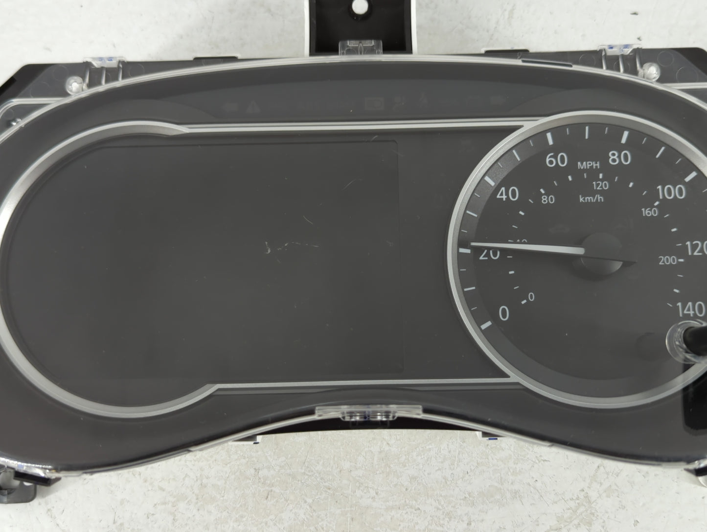 2018-2019 Nissan Kicks Instrument Cluster Speedometer Gauges P/N:9918 12YU 0 24810 5RL0B Fits Fits 2018 2019 OEM Used Auto P