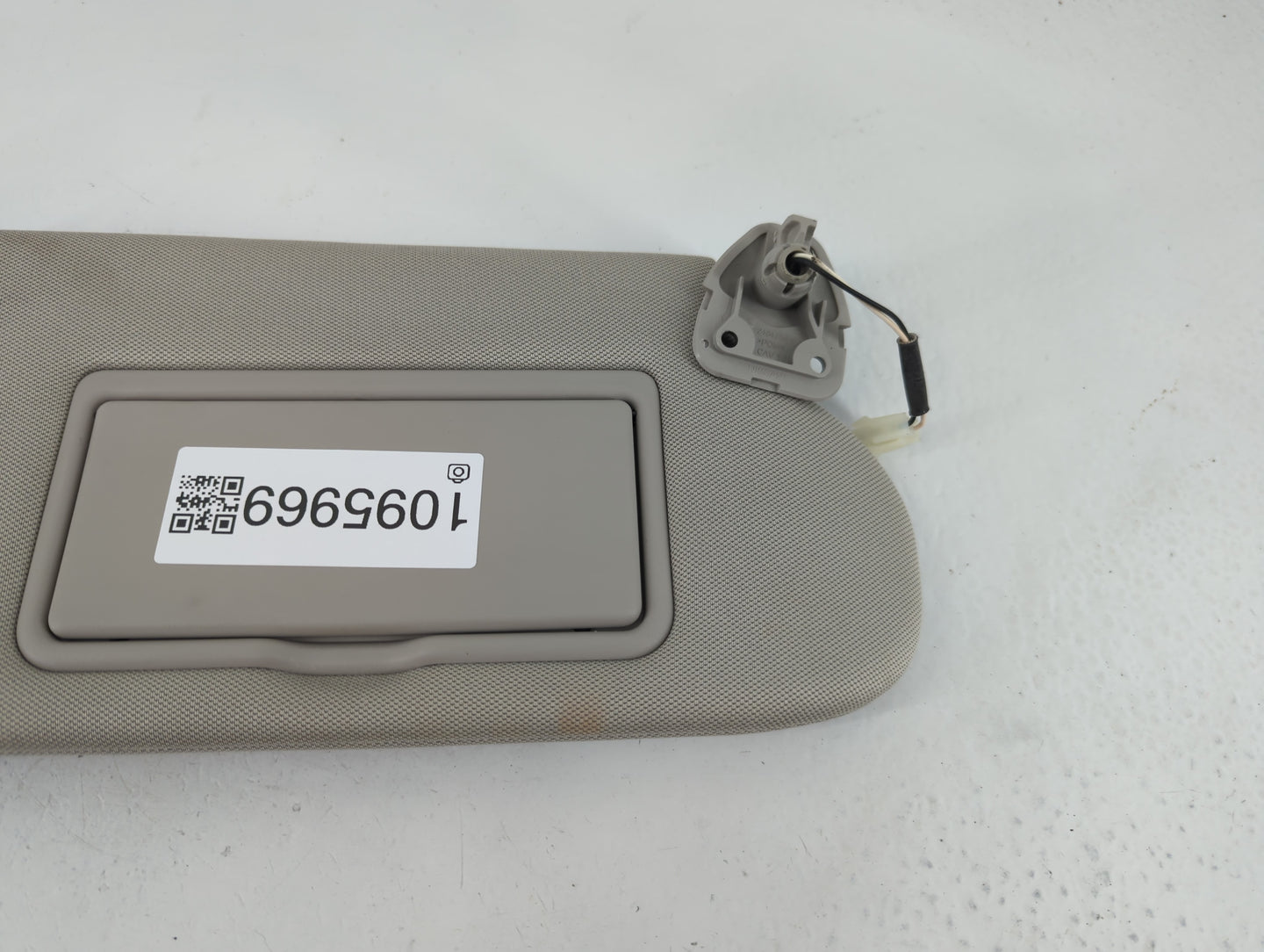 2019-2022 Nissan Murano Sun Visor Shade Replacement Passenger Right Mirror Fits Fits 2019 2020 2021 2022 OEM Used Auto Parts