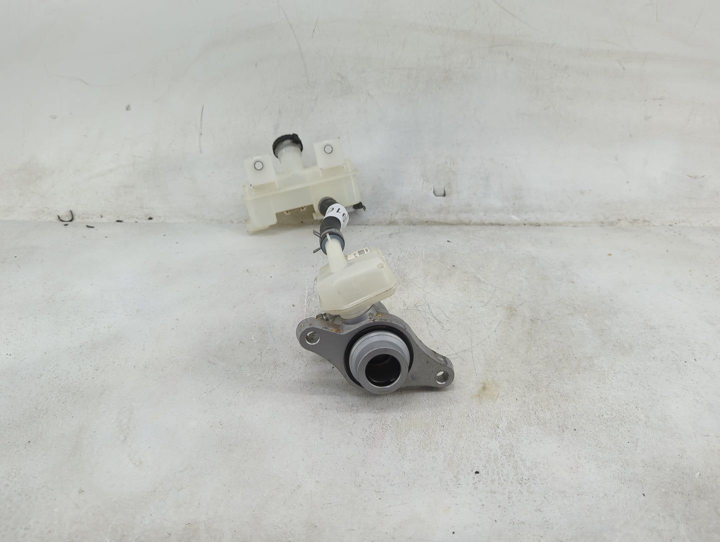 2014-2020 Nissan Nv200 Brake Master Cylinder 1489168 - Oemusedautoparts1.com