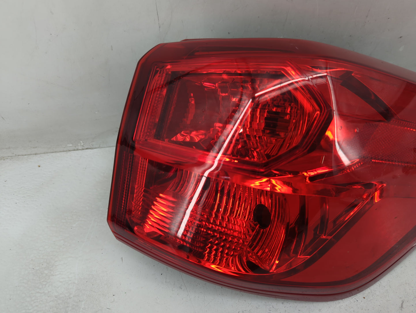 2017-2020 Nissan Pathfinder Tail Light Assembly Passenger Right OEM P/N:949 698 Fits Fits 2017 2018 2019 2020 OEM Used Auto 