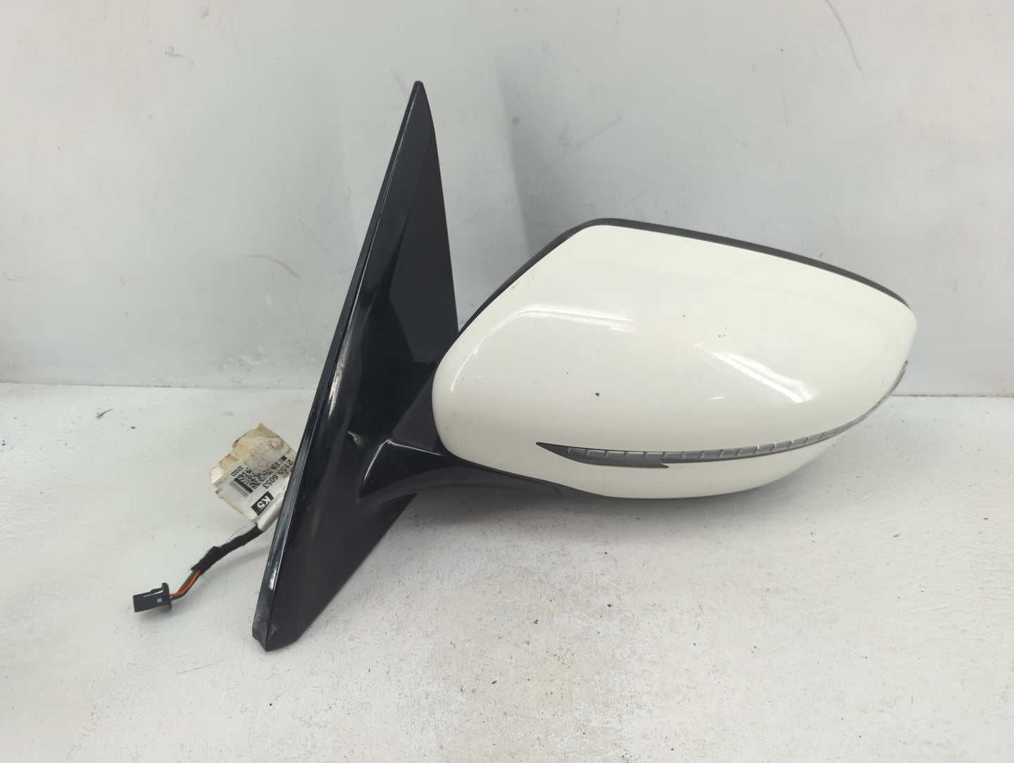 2018-2020 Nissan Pathfinder Driver Side View Mirror - Left Door Mirror OEM Used - Oemusedautoparts1.com