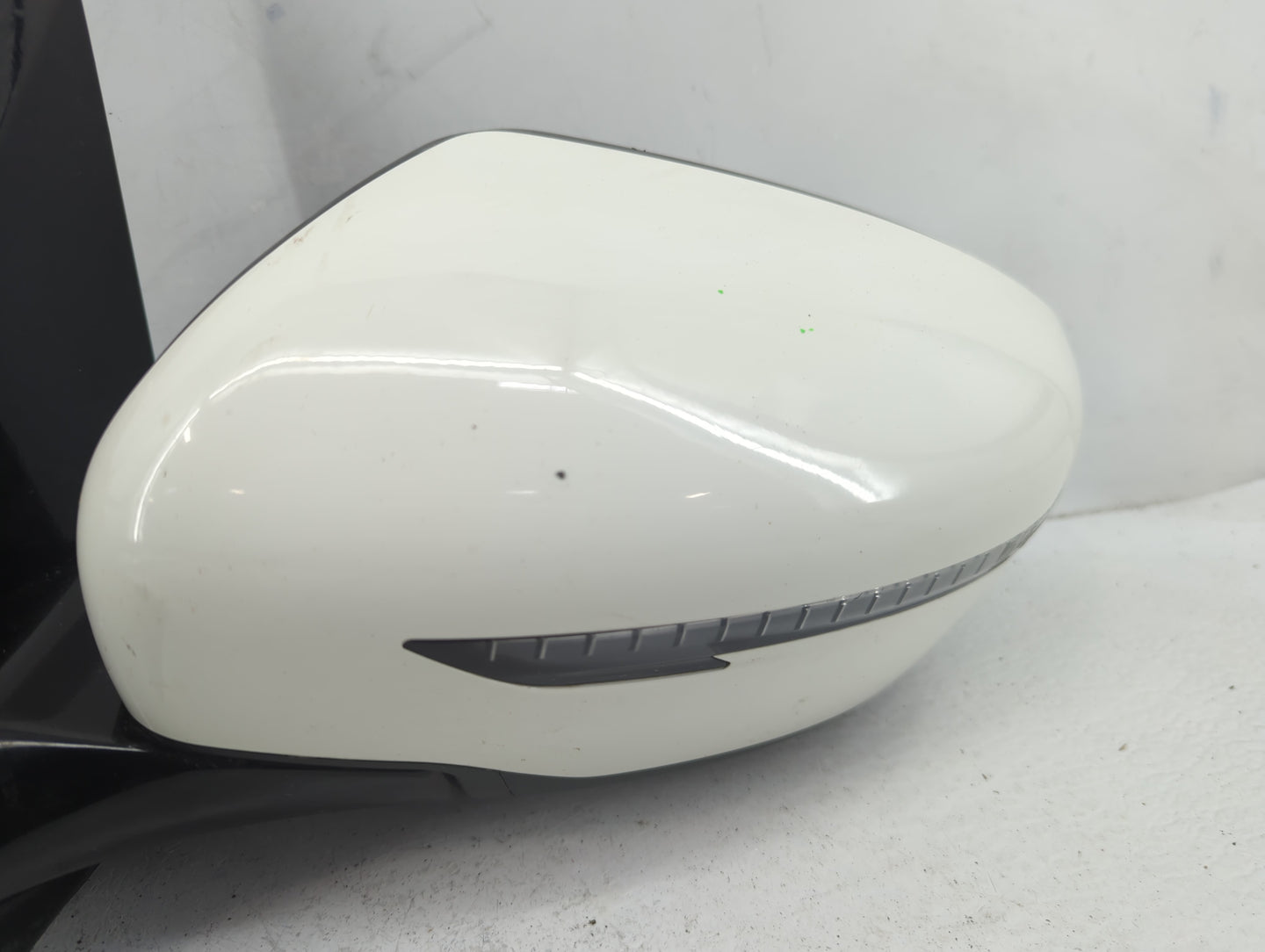 2018-2020 Nissan Pathfinder Driver Side View Mirror - Left Door Mirror OEM Used - Oemusedautoparts1.com