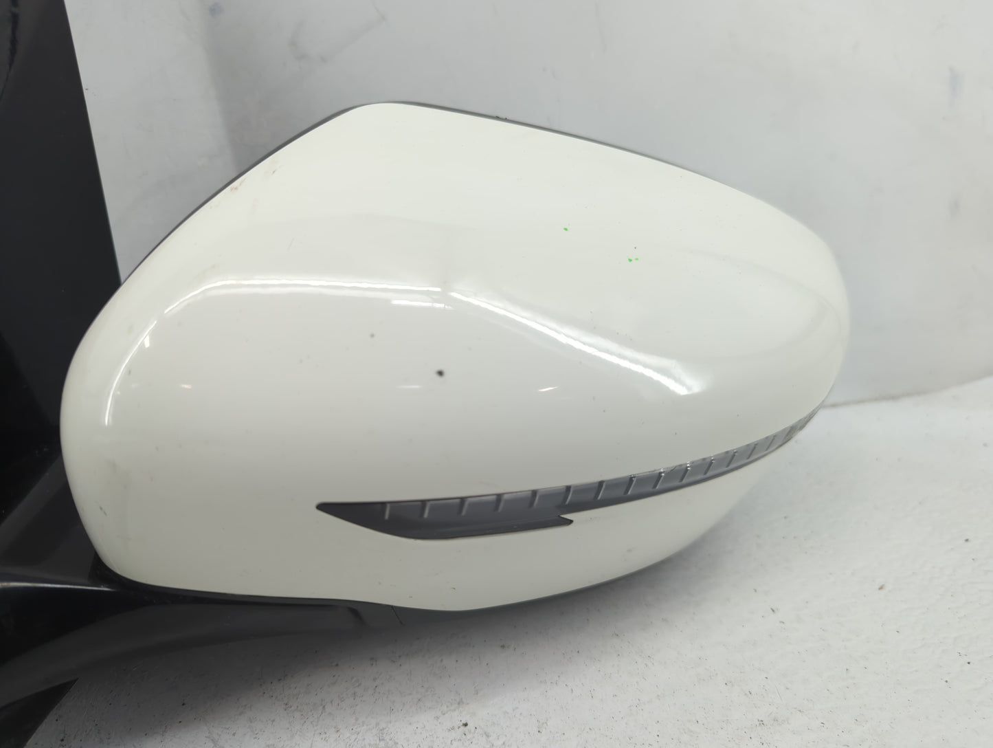 2018-2020 Nissan Pathfinder Driver Side View Mirror - Left Door Mirror OEM Used - Oemusedautoparts1.com