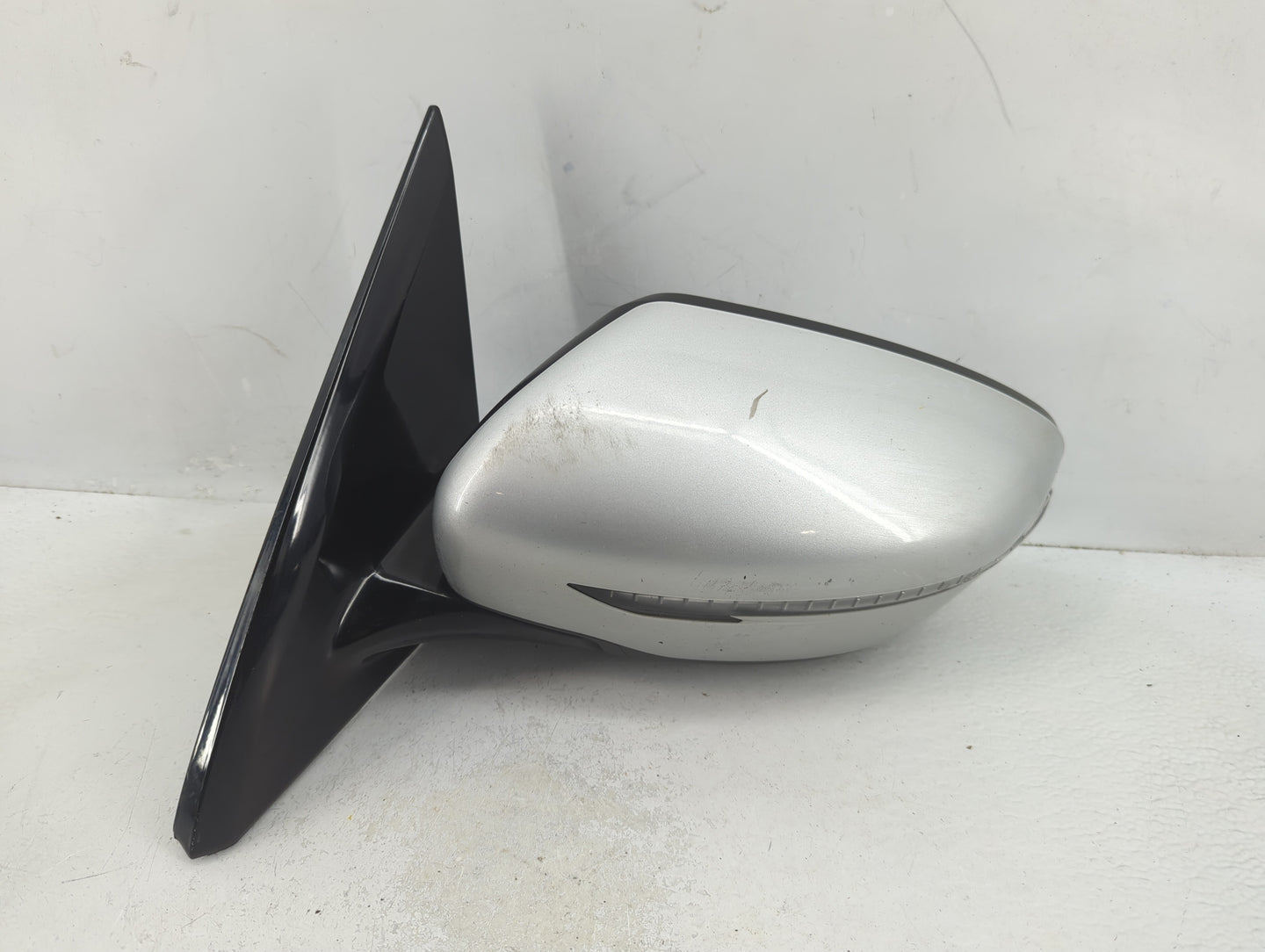 2018-2020 Nissan Pathfinder Driver Side View Mirror - Left Door Mirror OEM Used - Oemusedautoparts1.com