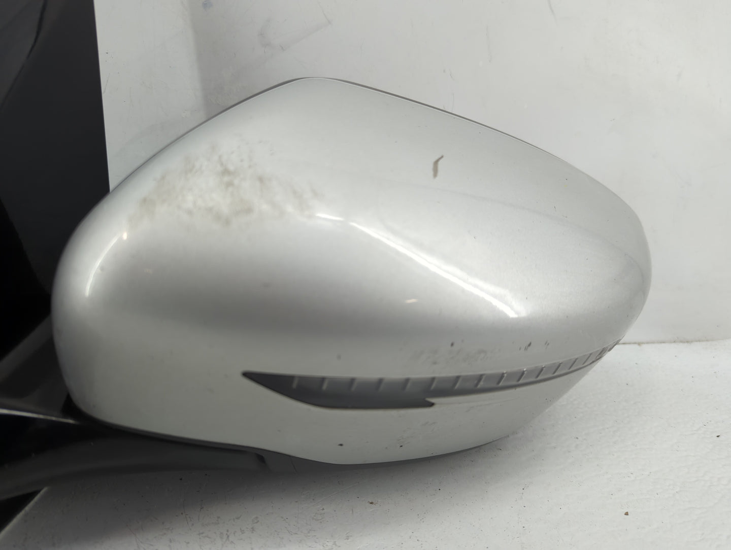2018-2020 Nissan Pathfinder Driver Side View Mirror - Left Door Mirror OEM Used - Oemusedautoparts1.com