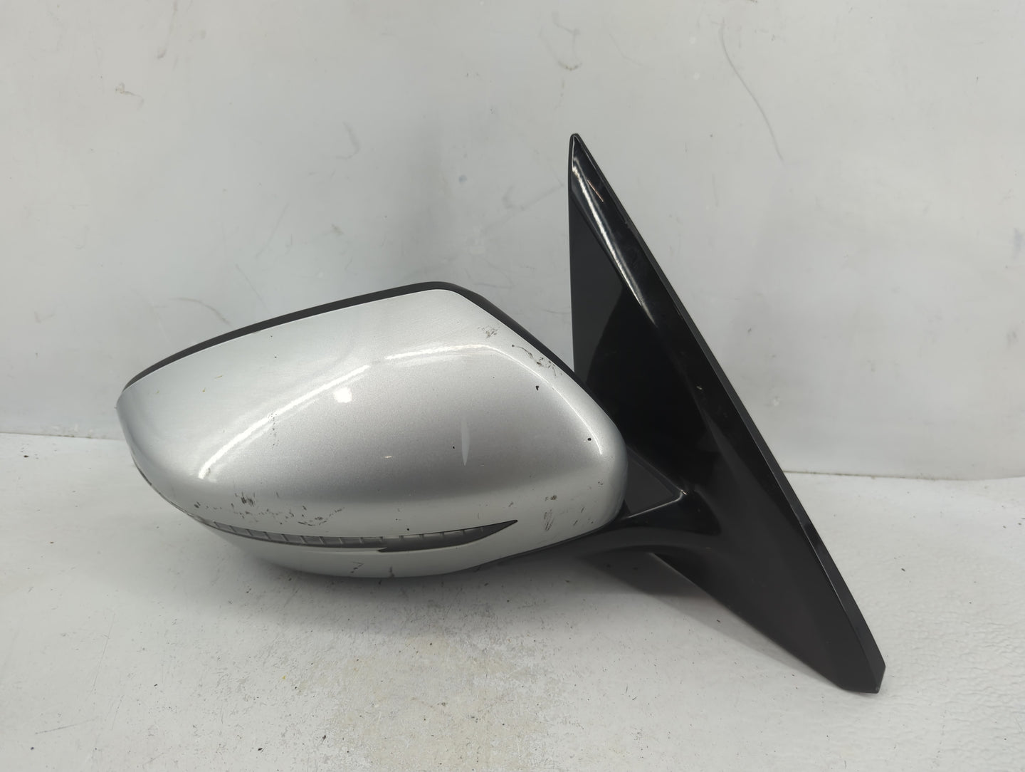 2018-2020 Nissan Pathfinder Passenger Side View Mirror - Right Door Mirror OEM Used - Oemusedautoparts1.com