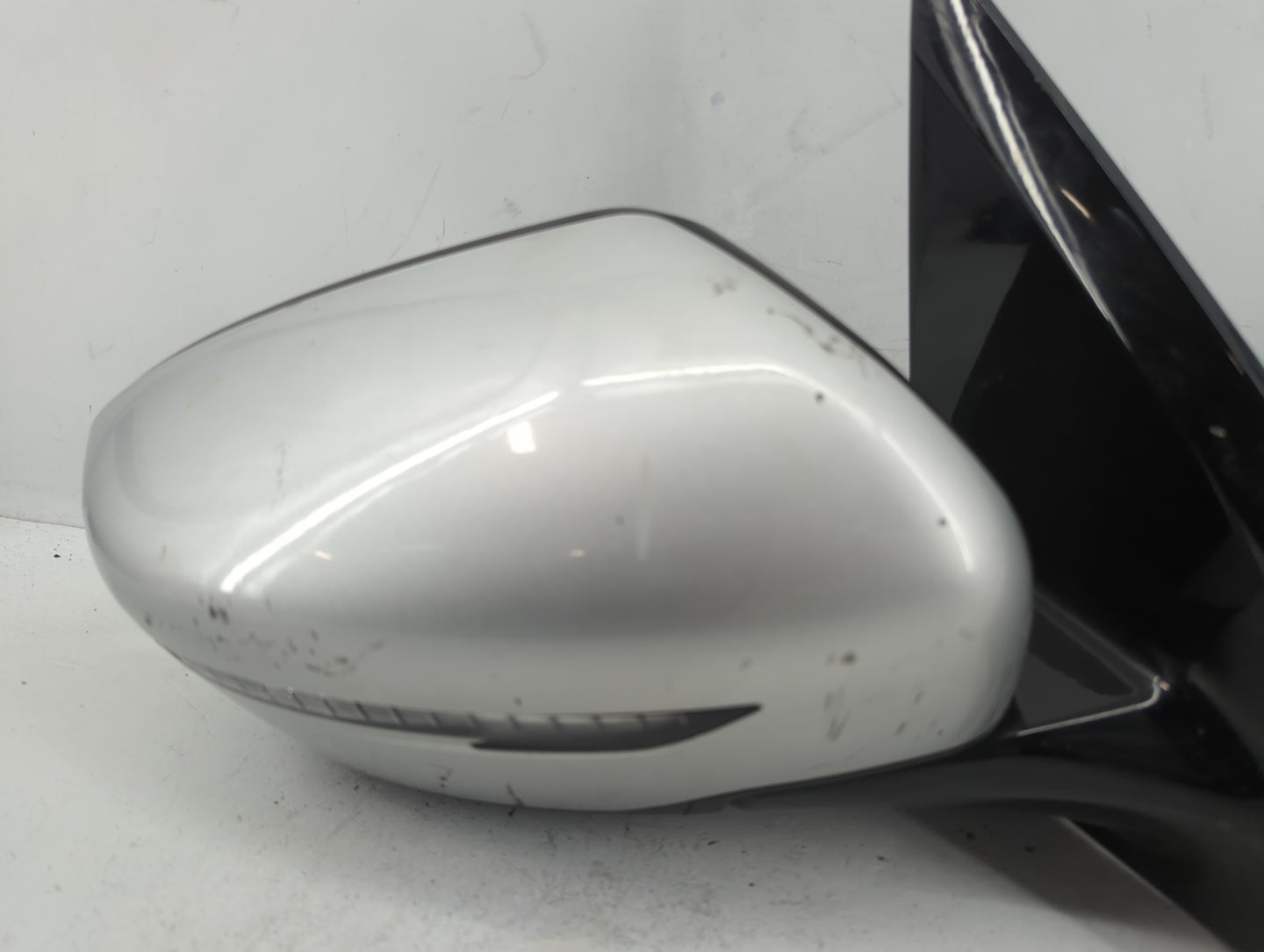 2018-2020 Nissan Pathfinder Passenger Side View Mirror - Right Door Mirror OEM Used - Oemusedautoparts1.com