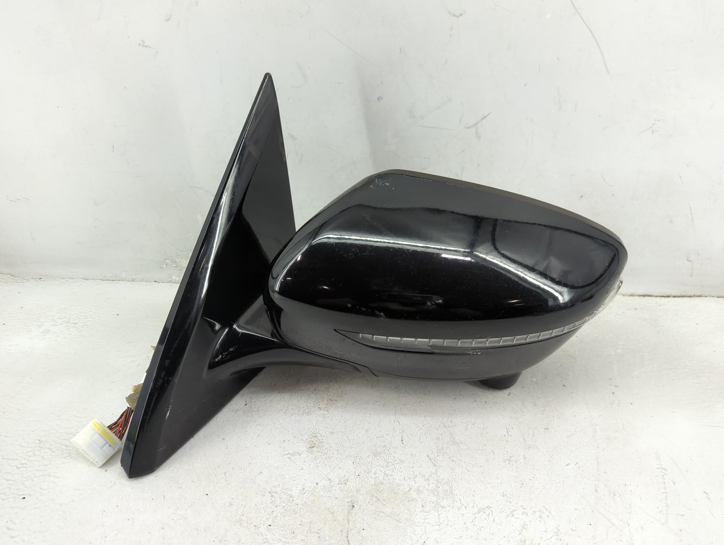 2018-2020 Nissan Pathfinder Driver Side View Mirror - Left Door Mirror OEM Used - Oemusedautoparts1.com