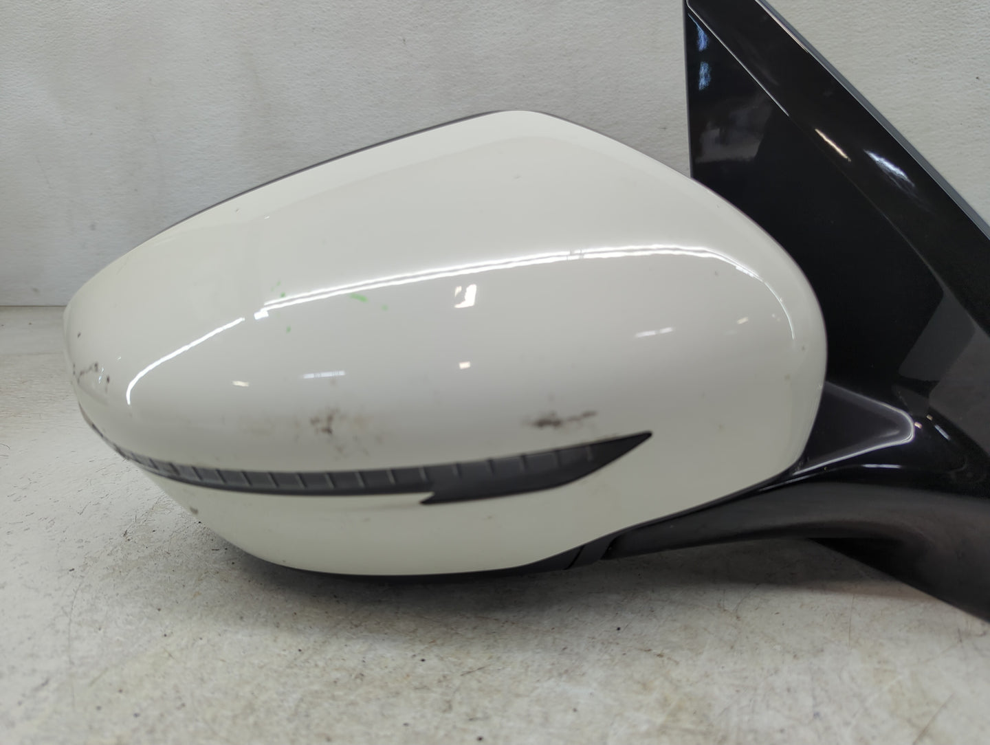 2018-2020 Nissan Pathfinder Passenger Side View Mirror - Right Door Mirror OEM Used - Oemusedautoparts1.com