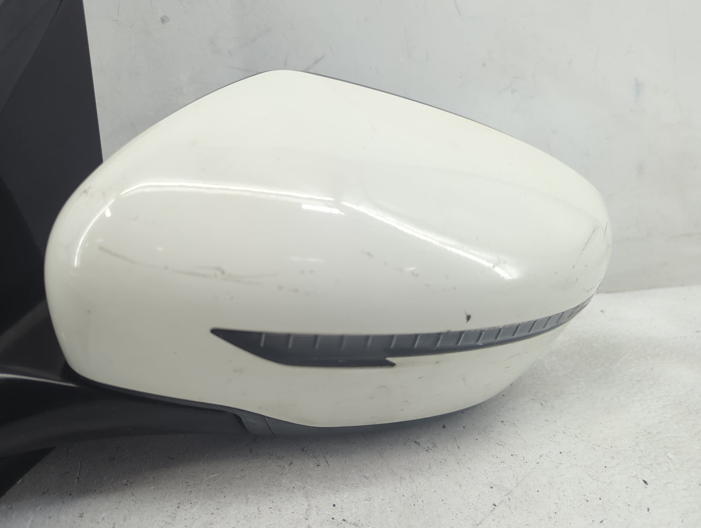 2018-2020 Nissan Pathfinder Driver Side View Mirror - Left Door Mirror OEM Used - Oemusedautoparts1.com
