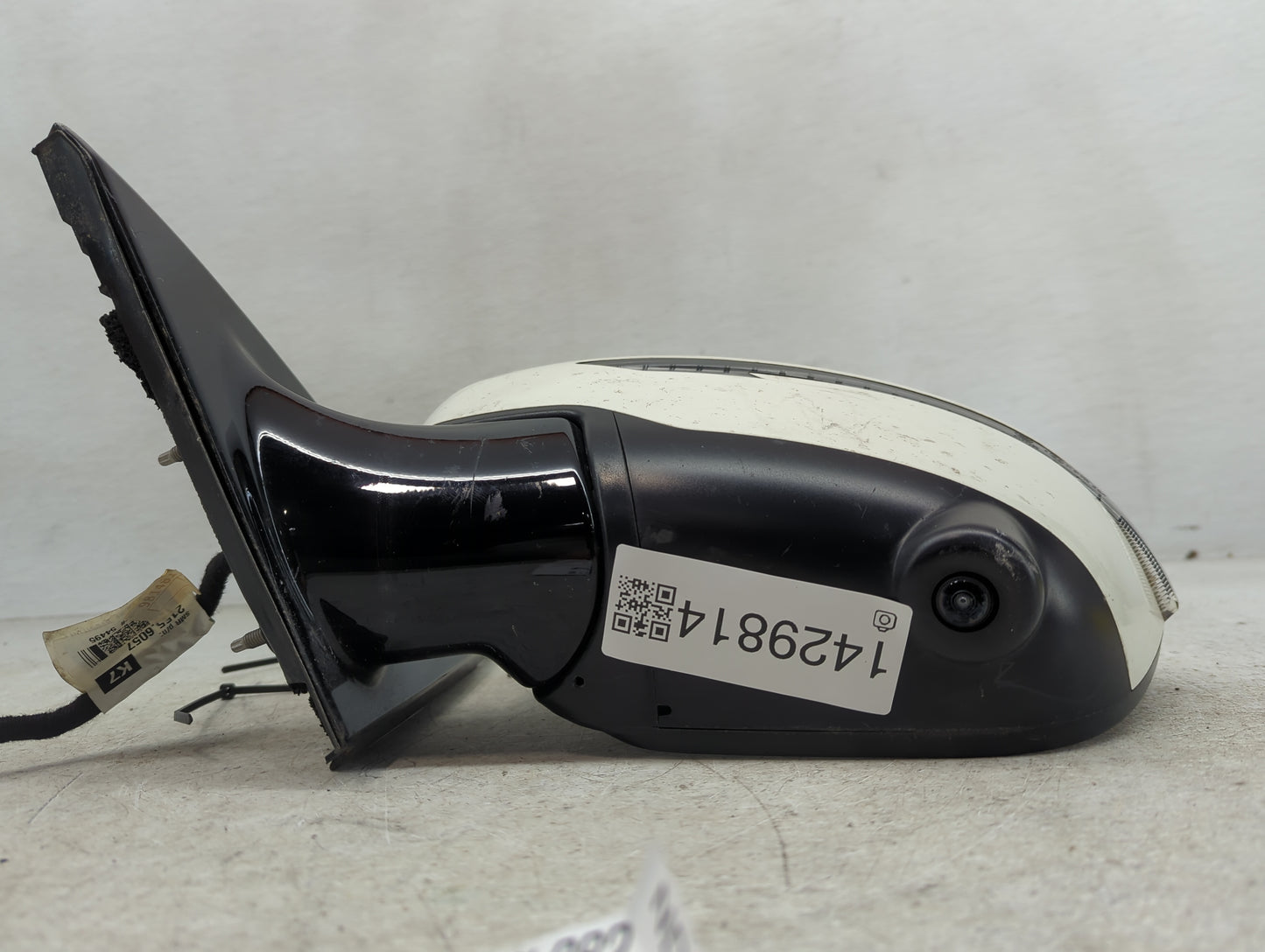 2018-2020 Nissan Pathfinder Driver Side View Mirror - Left Door Mirror OEM Used - Oemusedautoparts1.com