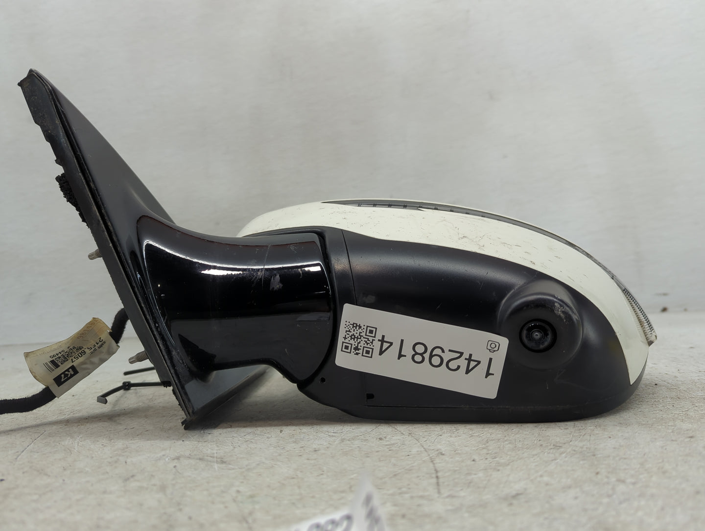 2018-2020 Nissan Pathfinder Driver Side View Mirror - Left Door Mirror OEM Used - Oemusedautoparts1.com