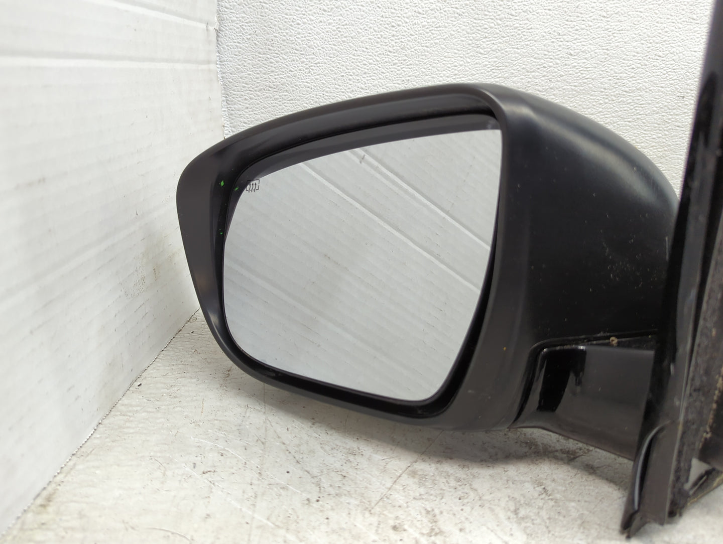 2018-2020 Nissan Pathfinder Driver Side View Mirror - Left Door Mirror OEM Used - Oemusedautoparts1.com