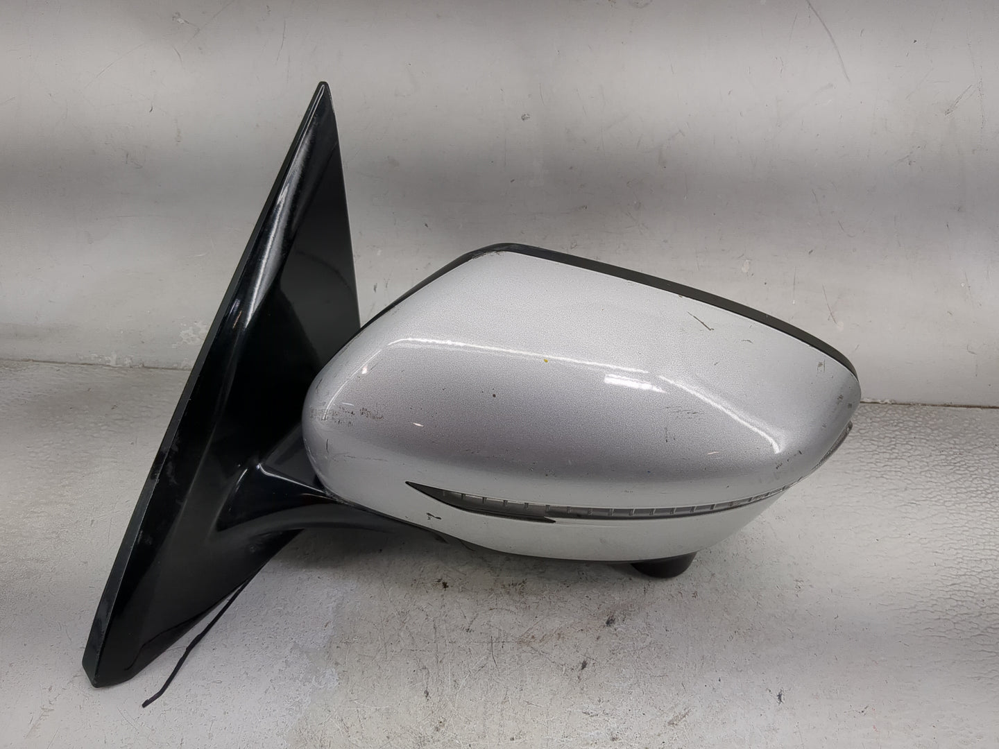 2018-2020 Nissan Pathfinder Driver Side View Mirror - Left Door Mirror OEM Used - Oemusedautoparts1.com