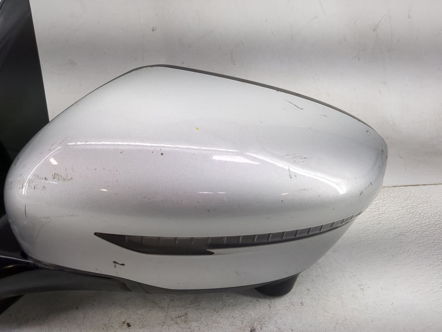 2018-2020 Nissan Pathfinder Driver Side View Mirror - Left Door Mirror OEM Used - Oemusedautoparts1.com