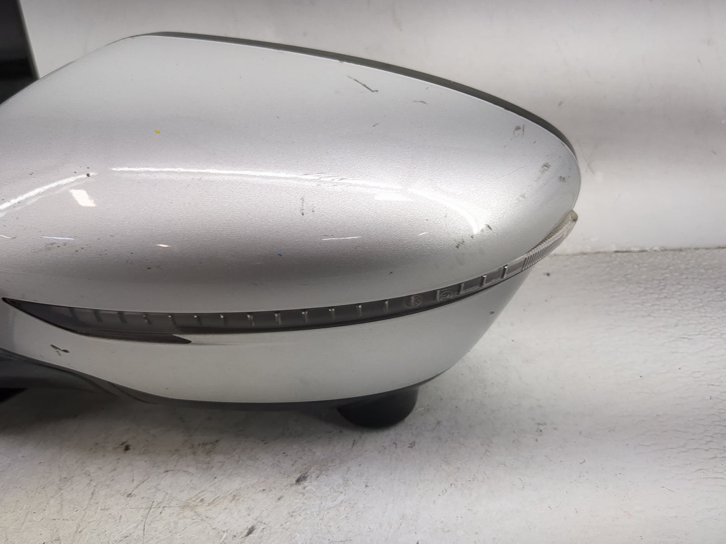 2018-2020 Nissan Pathfinder Driver Side View Mirror - Left Door Mirror OEM Used - Oemusedautoparts1.com