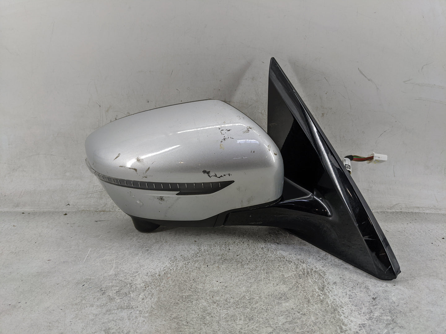 2018-2020 Nissan Pathfinder Passenger Side View Mirror - Right Door Mirror OEM Used - Oemusedautoparts1.com