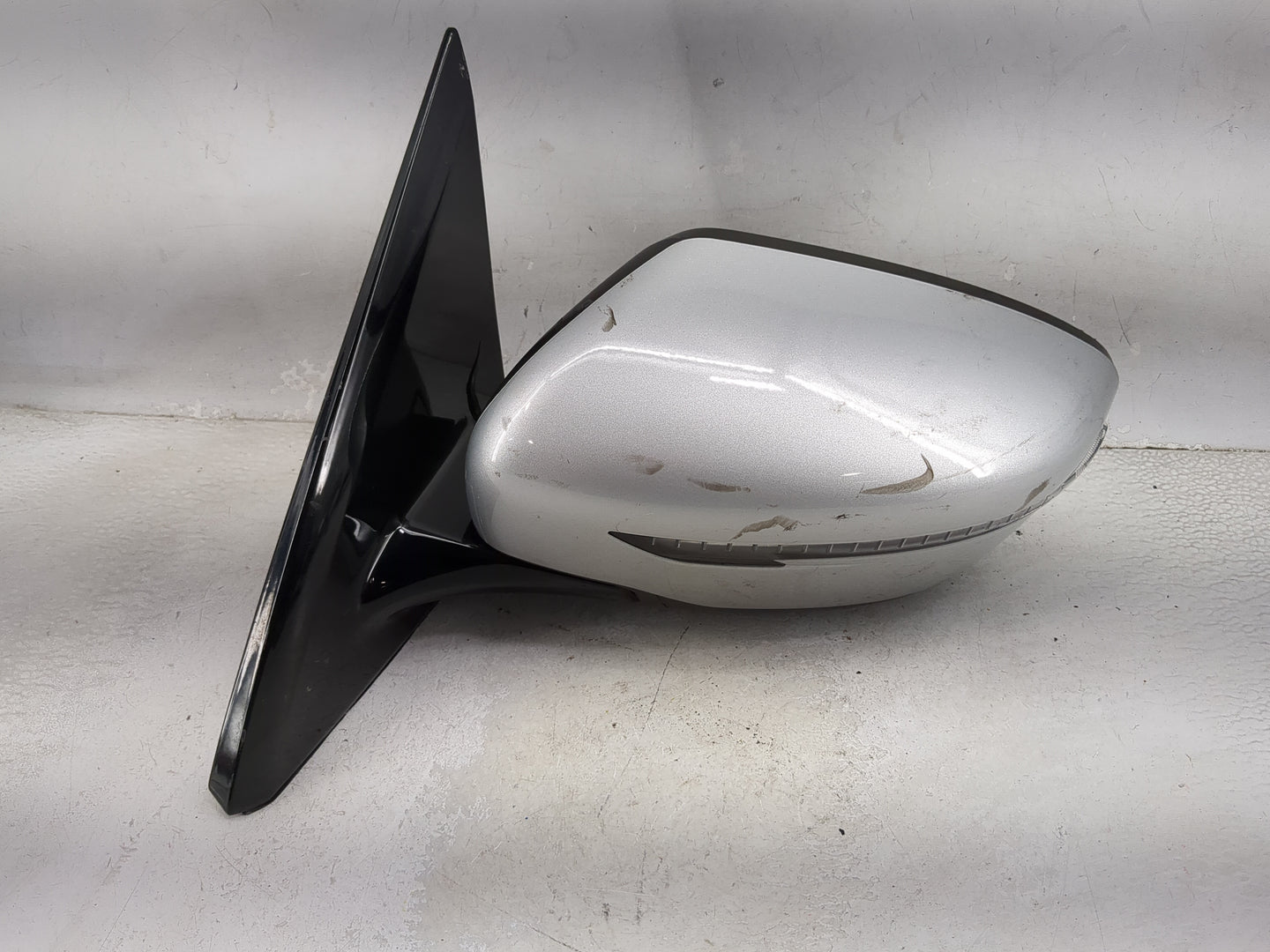 2018-2020 Nissan Pathfinder Driver Side View Mirror - Left Door Mirror OEM Used - Oemusedautoparts1.com