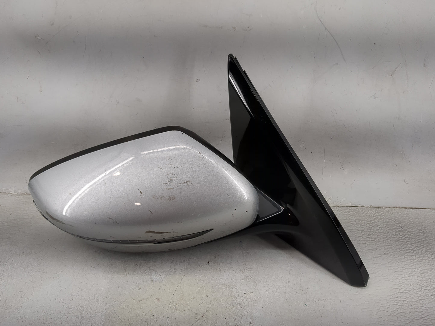 2018-2020 Nissan Pathfinder Passenger Side View Mirror - Right Door Mirror OEM Used - Oemusedautoparts1.com