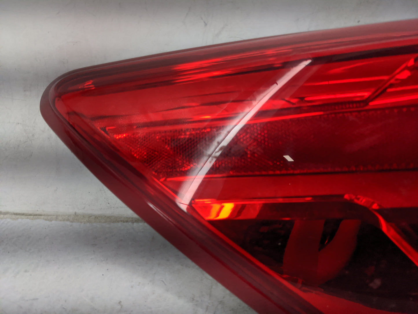 2017-2020 Nissan Pathfinder Tail Light Assembly Passenger Right OEM P/N:SAE 949 698 ECE 949 699 Fits Fits 2017 2018 2019 202