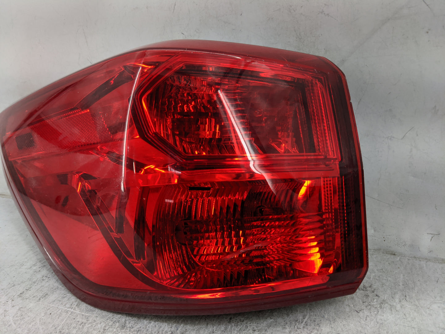 2017-2020 Nissan Pathfinder Tail Light Assembly Passenger Right OEM P/N:SAE 949 698 ECE 949 699 Fits Fits 2017 2018 2019 202