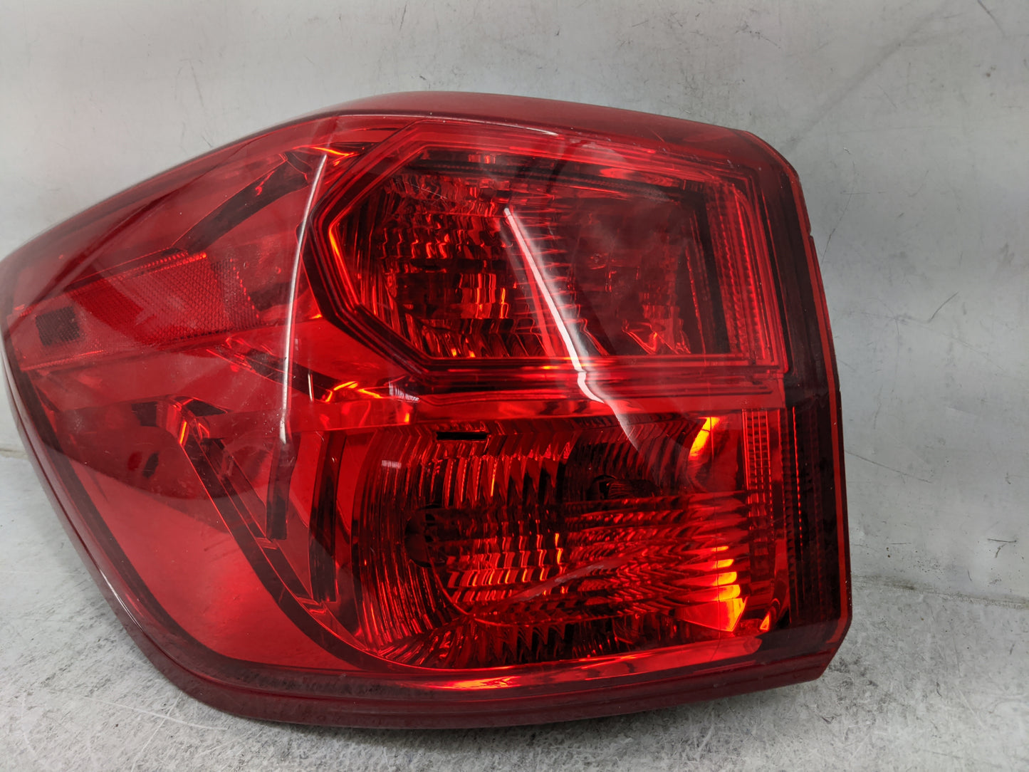 2017-2020 Nissan Pathfinder Tail Light Assembly Passenger Right OEM P/N:SAE 949 698 ECE 949 699 Fits Fits 2017 2018 2019 202