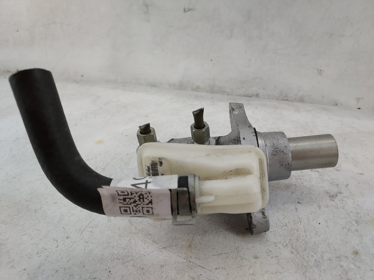2013-2020 Nissan Pathfinder Brake Master Cylinder 1499099 - Oemusedautoparts1.com