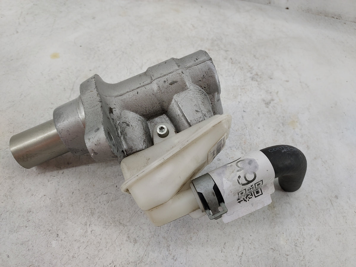 2013-2020 Nissan Pathfinder Brake Master Cylinder 1499099 - Oemusedautoparts1.com