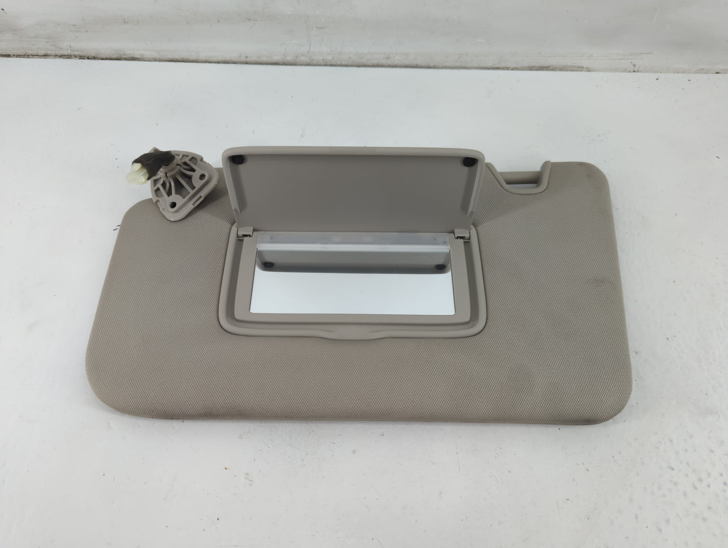 2018-2020 Nissan Rogue Sun Visor Shade Replacement Driver Left Mirror Fits Fits 2018 2019 2020 OEM Used Auto Parts - Oemused