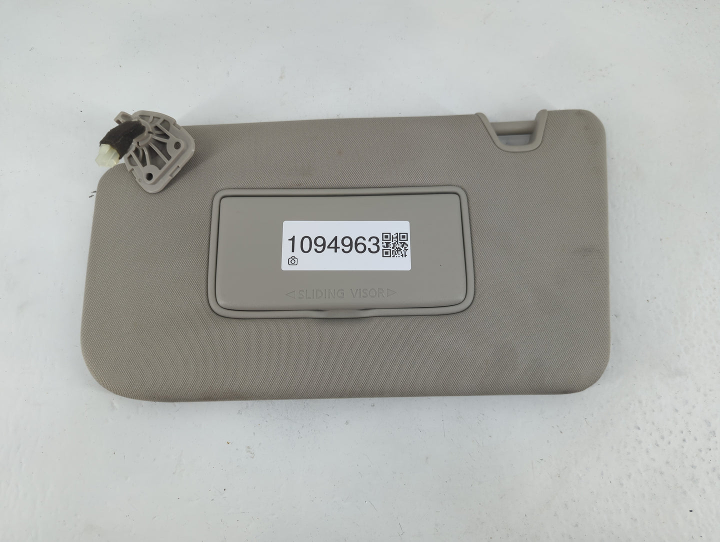 2018-2020 Nissan Rogue Sun Visor Shade Replacement Driver Left Mirror Fits Fits 2018 2019 2020 OEM Used Auto Parts - Oemused