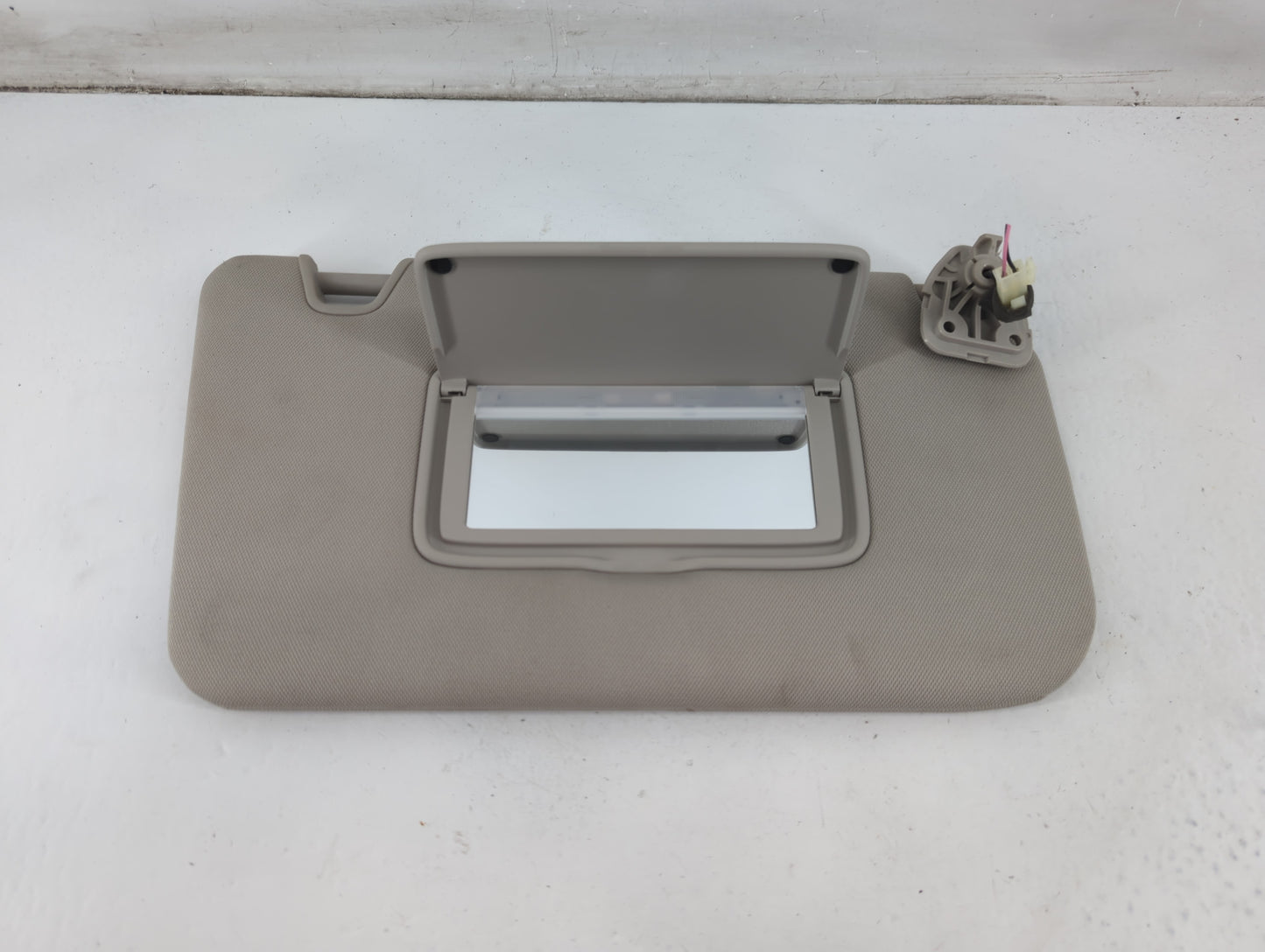 2018-2020 Nissan Rogue Sun Visor Shade Replacement Passenger Right Mirror Fits Fits 2018 2019 2020 OEM Used Auto Parts - Oem
