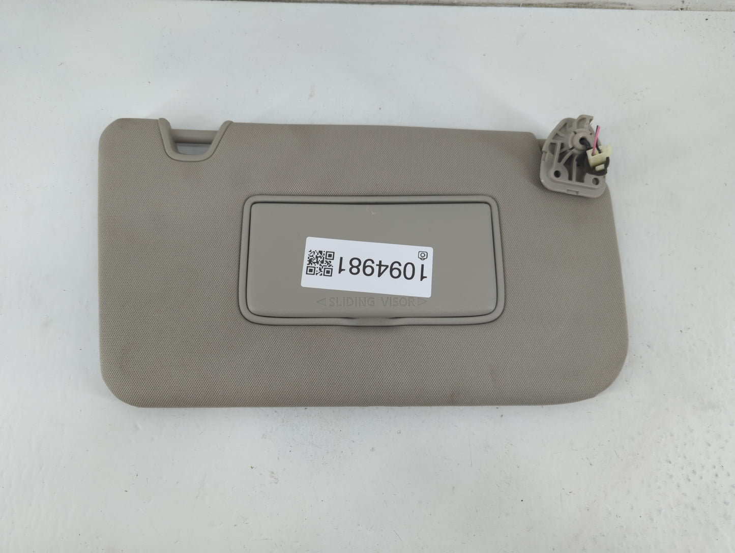 2018-2020 Nissan Rogue Sun Visor Shade Replacement Passenger Right Mirror Fits Fits 2018 2019 2020 OEM Used Auto Parts - Oem