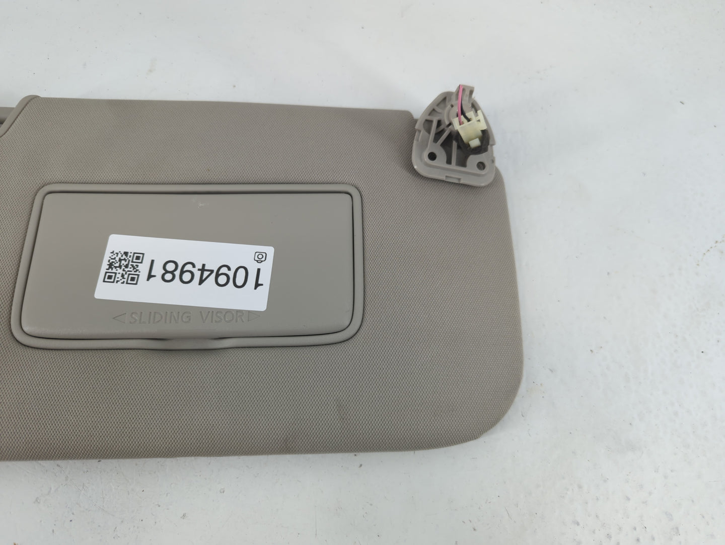 2018-2020 Nissan Rogue Sun Visor Shade Replacement Passenger Right Mirror Fits Fits 2018 2019 2020 OEM Used Auto Parts - Oem