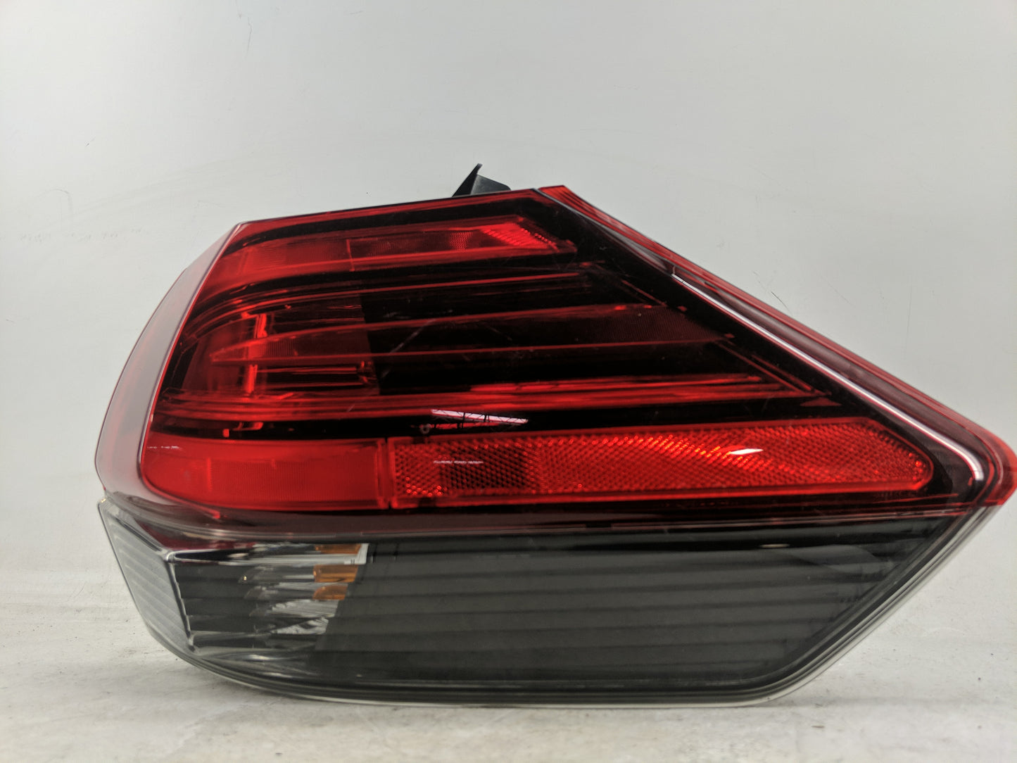 2017-2020 Nissan Rogue Tail Light Assembly Driver Left OEM Fits Fits 2017 2018 2019 2020 OEM Used Auto Parts - Oemusedautopa
