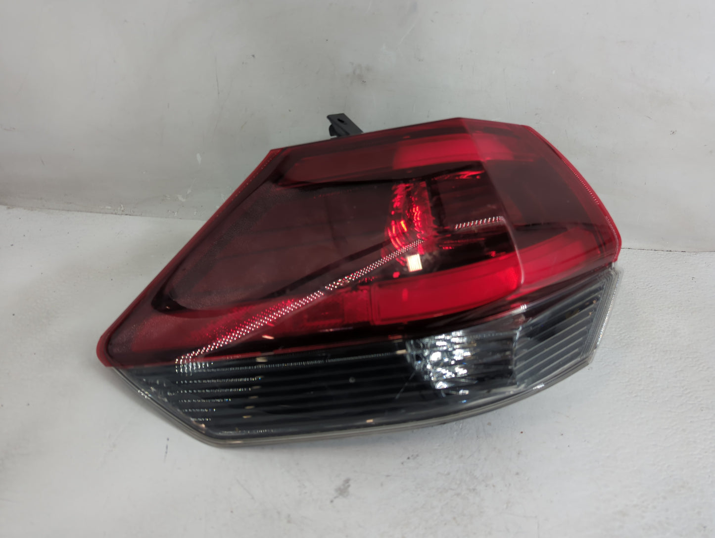 2017-2020 Nissan Rogue Tail Light Assembly Driver Left OEM P/N:LJ1E024141 Fits Fits 2017 2018 2019 2020 OEM Used Auto Parts 