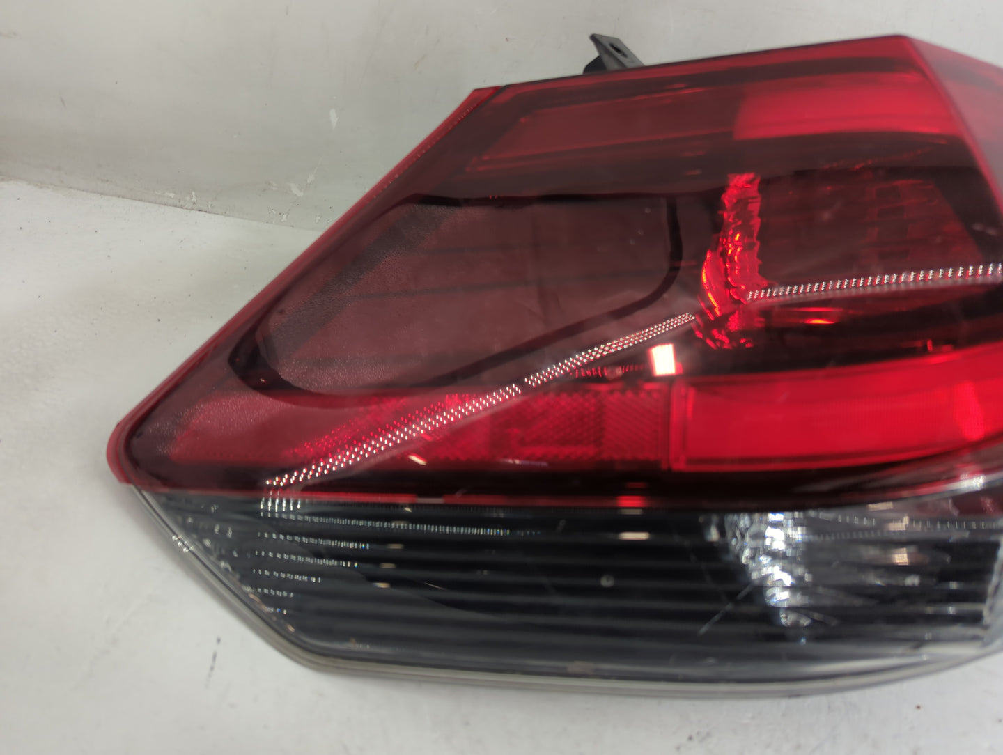 2017-2020 Nissan Rogue Tail Light Assembly Driver Left OEM P/N:LJ1E024141 Fits Fits 2017 2018 2019 2020 OEM Used Auto Parts 