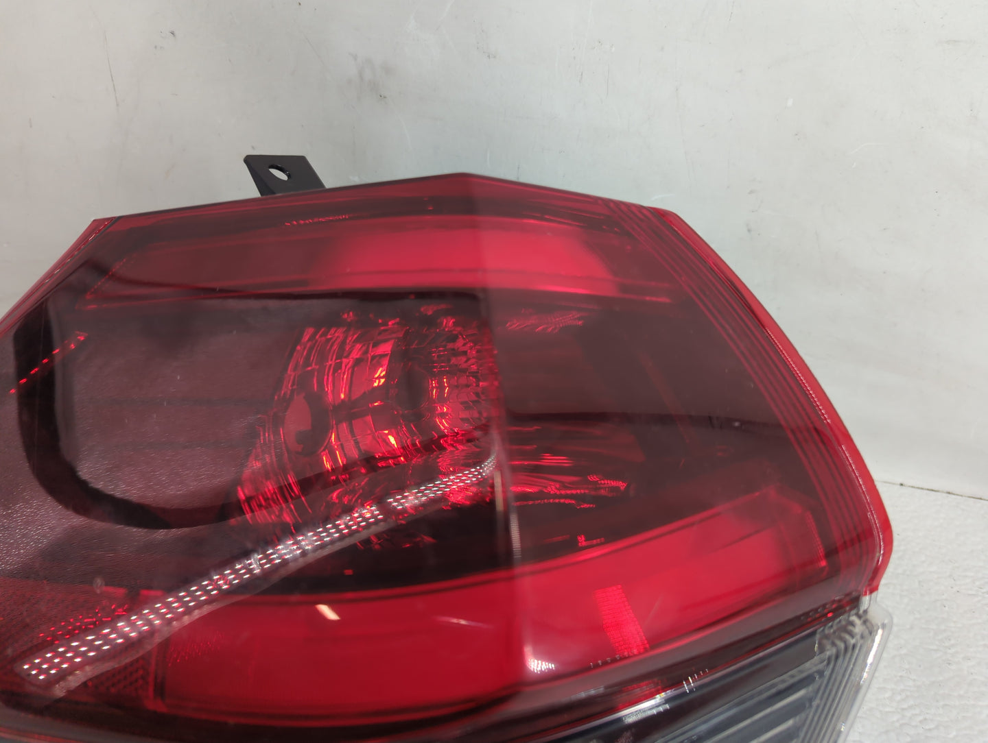 2017-2020 Nissan Rogue Tail Light Assembly Driver Left OEM P/N:LJ1E024141 Fits Fits 2017 2018 2019 2020 OEM Used Auto Parts 