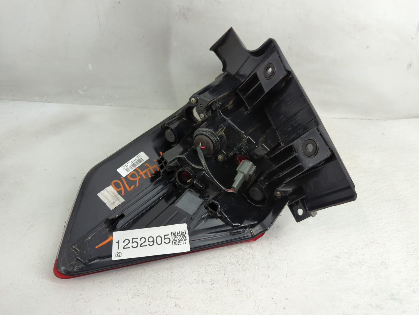 2017-2020 Nissan Rogue Tail Light Assembly Driver Left OEM P/N:LJ1E024141 Fits Fits 2017 2018 2019 2020 OEM Used Auto Parts 